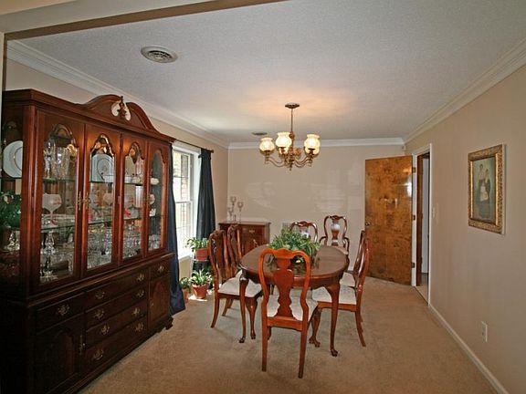 4th image of 12 N Foxxborough Ln