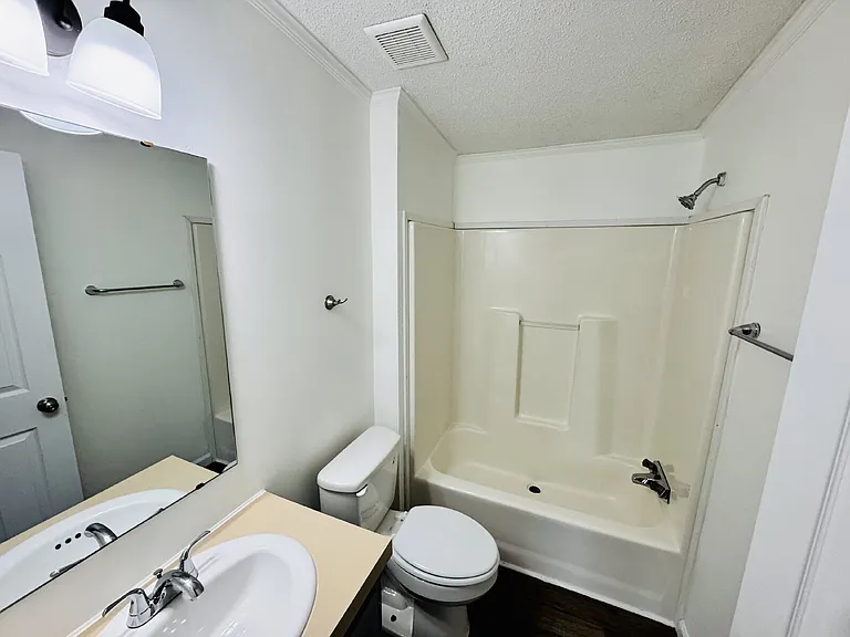61 Lexington Ln — Photo 16