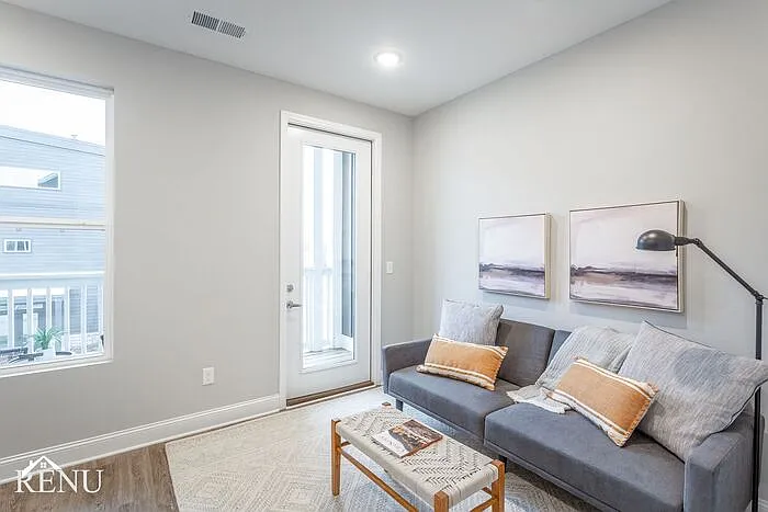 2322 E 18th Street Pl — Photo 5