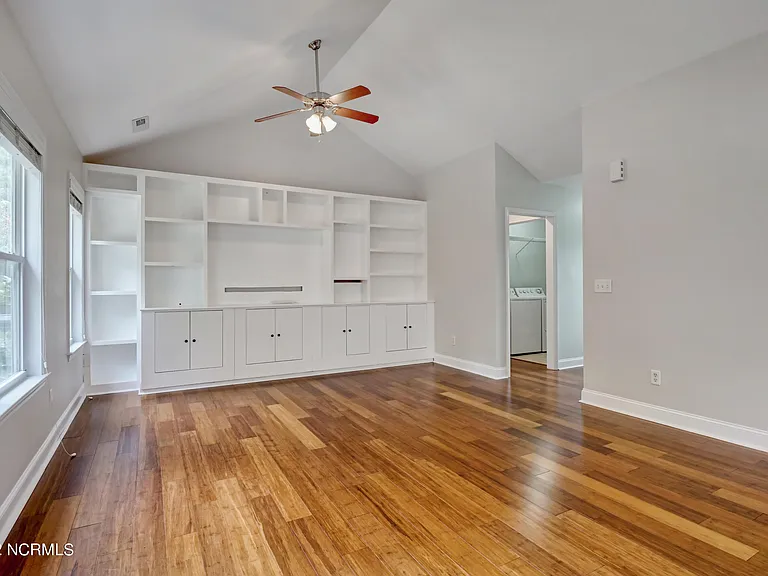 611 Catamaran Dr — Photo 11