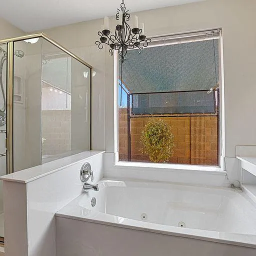 4 bed, 2.0 bath, 1723 sqft, $940 — Photo 4