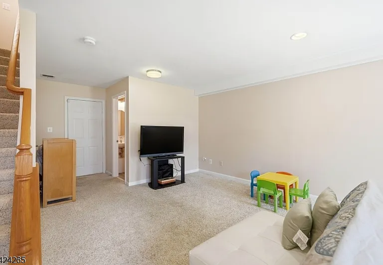424 Hartford Dr — Photo 35
