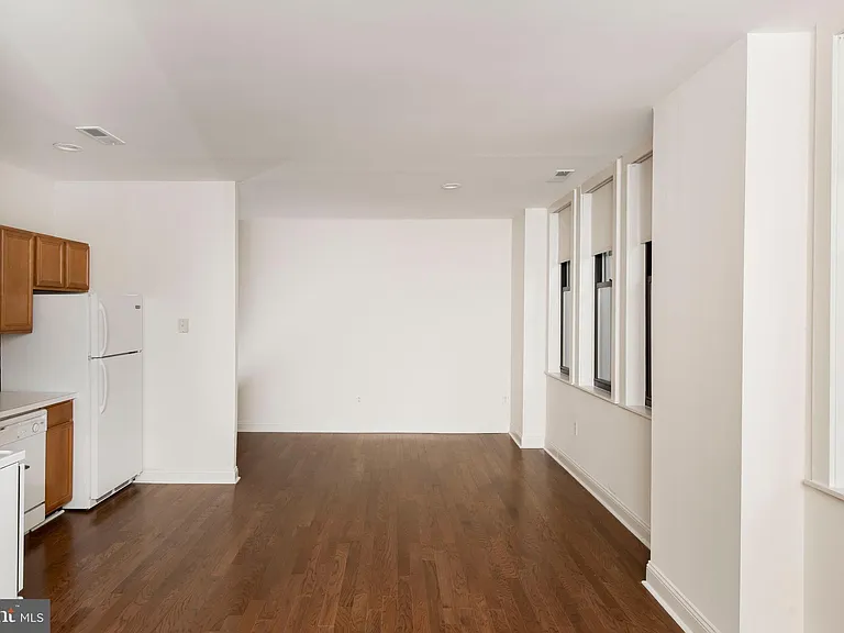 1411-4 Walnut St #803 — Photo 7