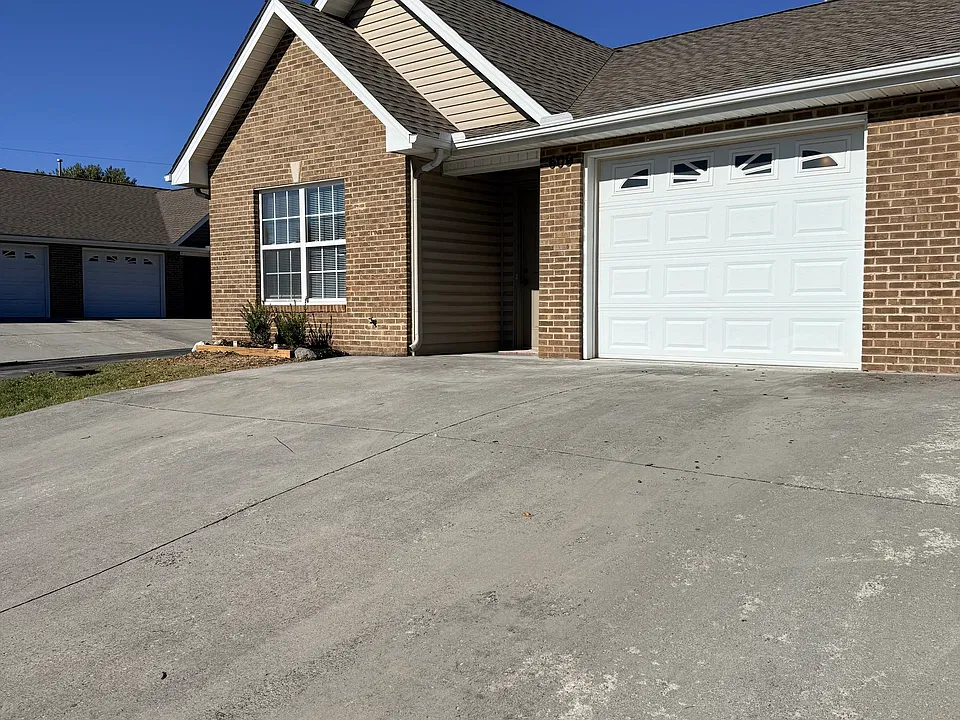 609 Yellow Leaf Way