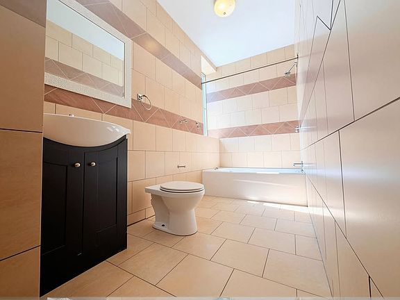 5th image of 134 Victoria St S #3
