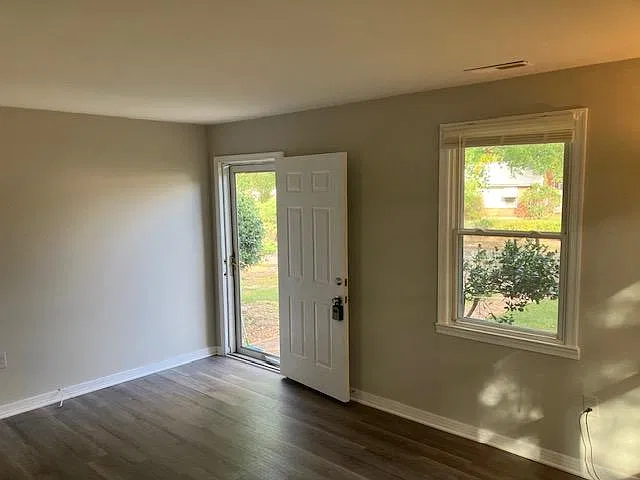 3 bed, 1007 sqft, $1,550 — Photo 4