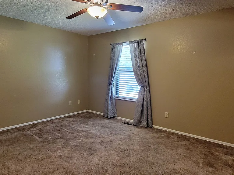 1003 Apple Ln — Photo 13