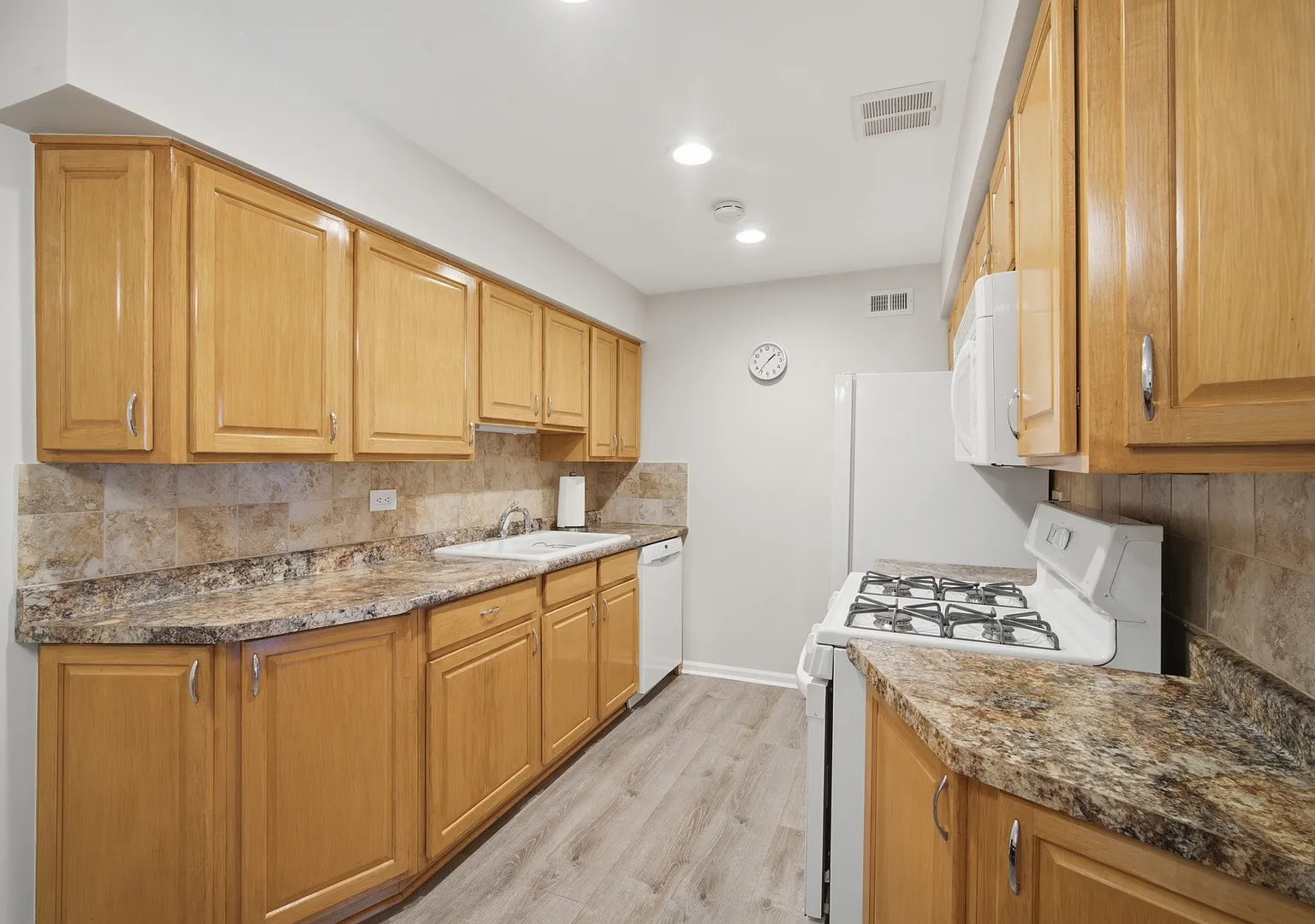 1 bed, 729 sqft, $1,650 — Photo 3