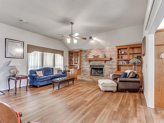 5th image of 13024 Willowcrest Ln
