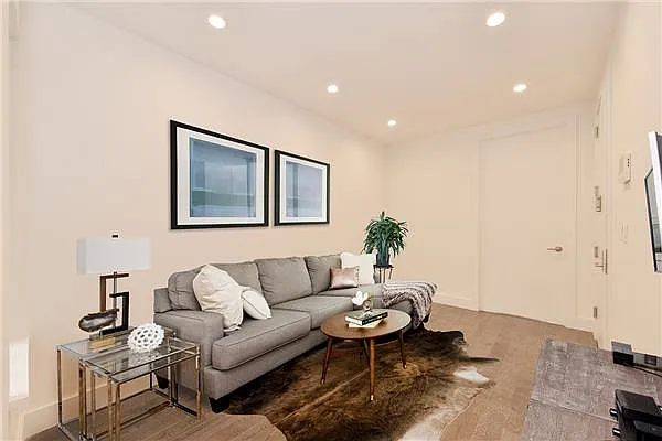 Rented by ID REALTY GROUP, LLC | media 2