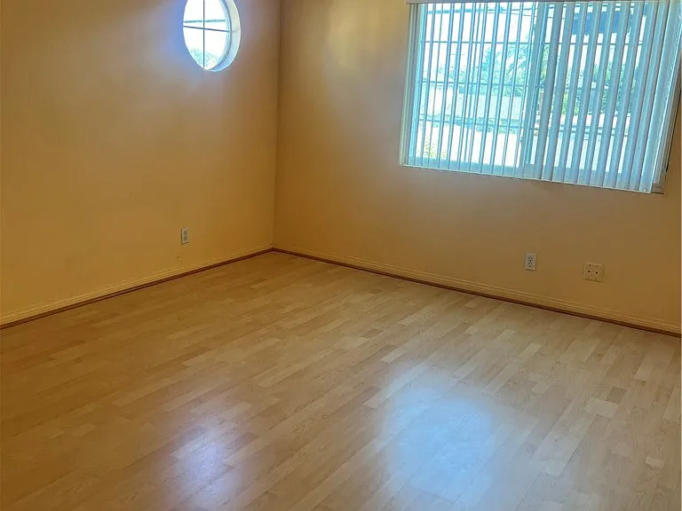 17570 Van Buren Ln — Photo 4