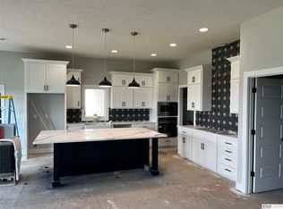 20616 Woodridge Dr, Gretna, NE 68028