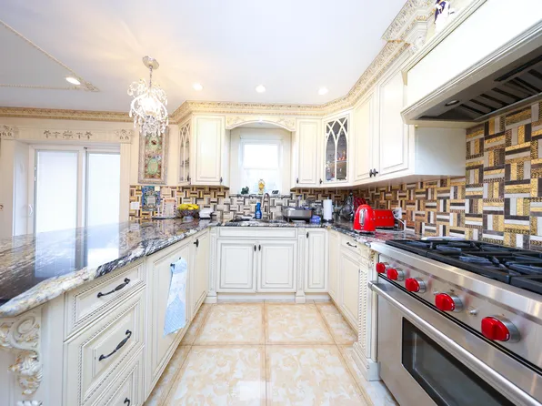 2568 East 2nd Street image 8 of 41