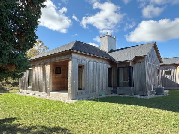 1362 Mountain Rd, Washington Island, WI 54246