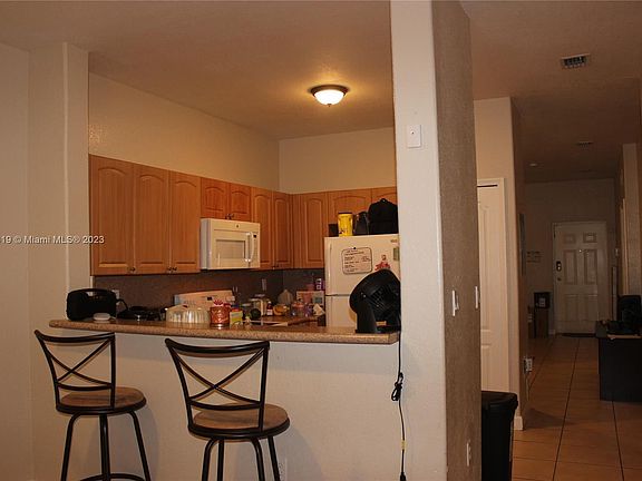5th image of 1661 SE 28th St Unit 102