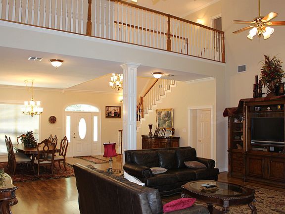 4th image of 1913 E Lake Dr