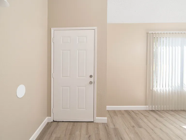 837 Carro Dr — Photo 2