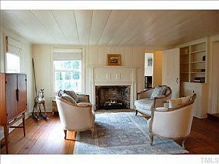 5th image of 117 E Queen St