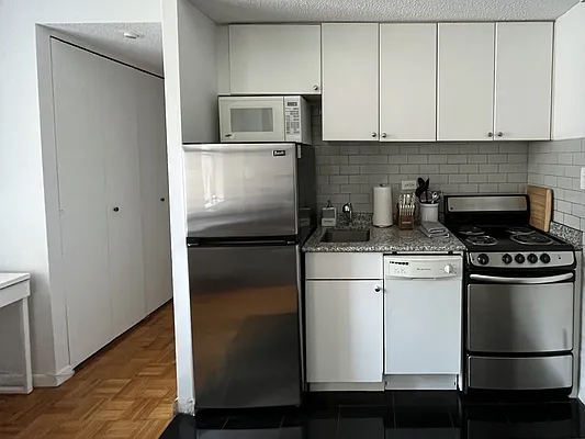 Rented by Global Realty Opportunities | media 43