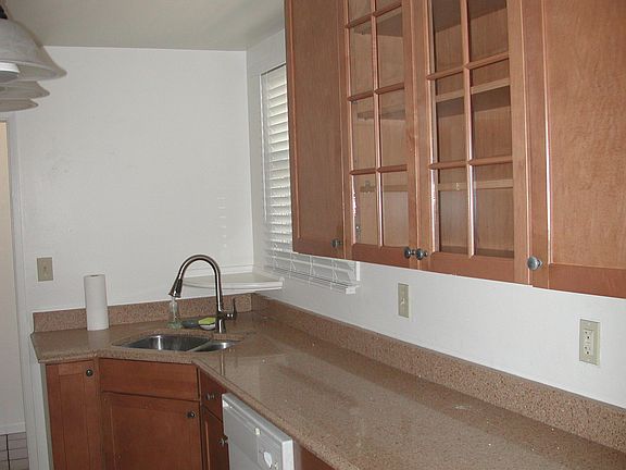 3rd image of 714 Camellia St