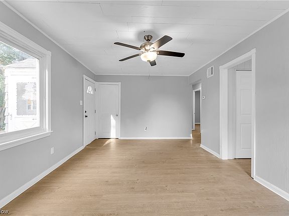4th image of 23295 Williams Ave