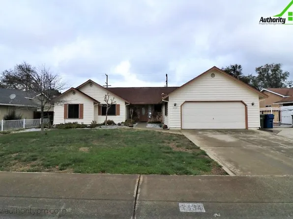 2434 Castlewood Dr, Redding, CA 96002