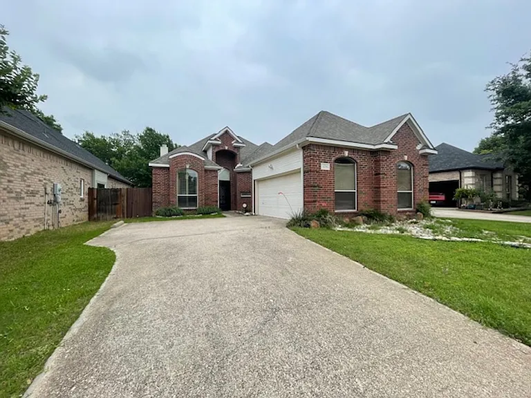 408 Hideaway Ct — Photo 3