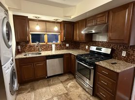 120 Bennett Pl, Staten Island, NY