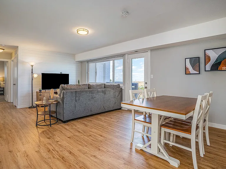 570 W Ocean View Ave #1 — Photo 28