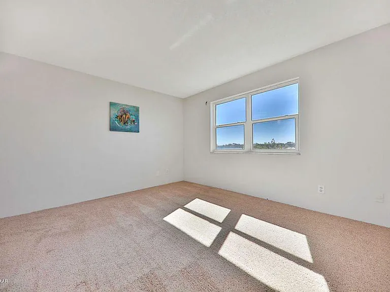 master bedroom right on the river!!
