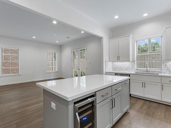 4th image of 106 Cinder Berry St