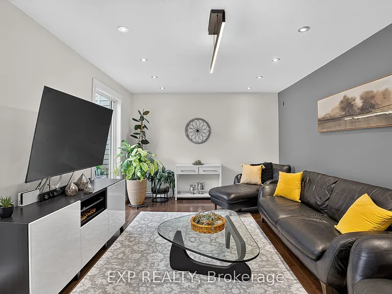 2490 Regina St — Photo 3