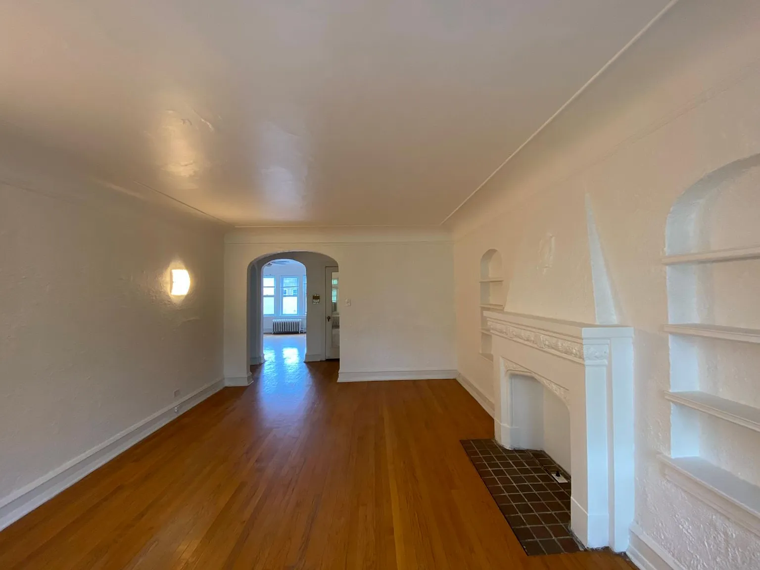 2 bed, 1000 sqft, $1,900 — Photo 3