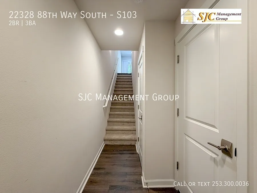 Two bed 2.5 bath townhome for rent in Kent — Photo 2