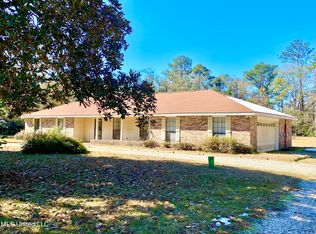 174 Lake David Dr, Picayune, MS 39466