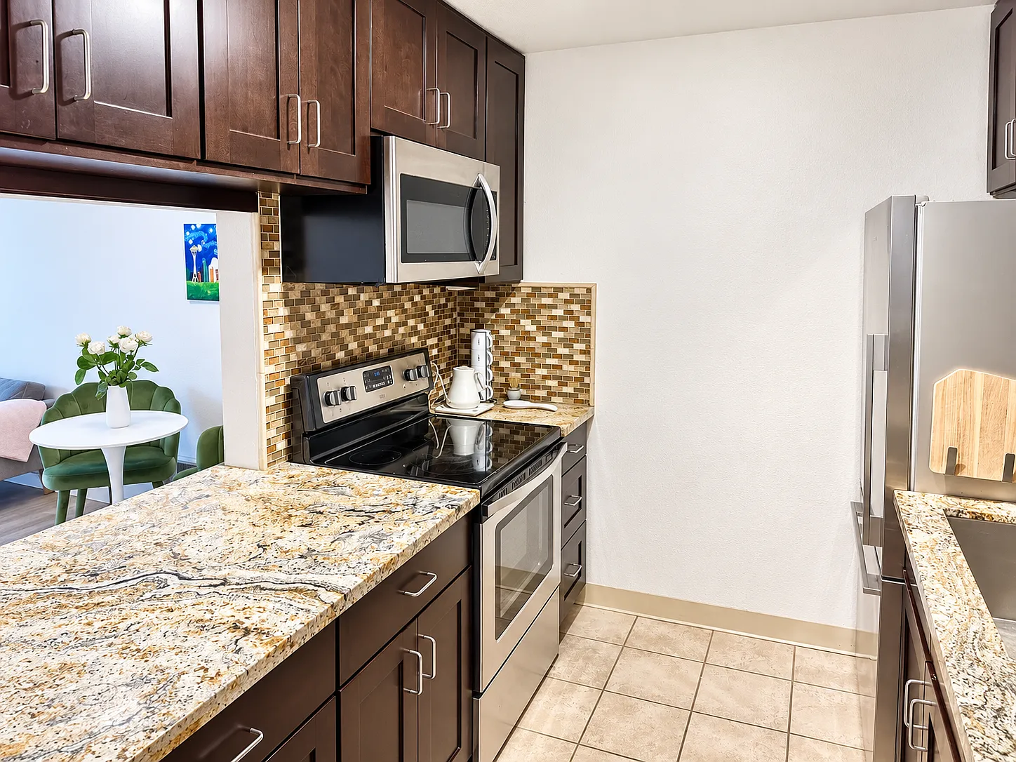 800 N Allen Pl — Photo 2