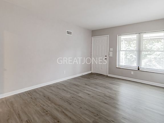 4th image of 3633 Montana St