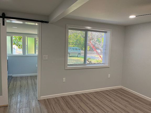 Master with laundry room acc