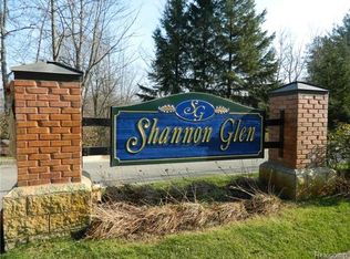 Shannon Glen Dr, Fenton, MI 48430
