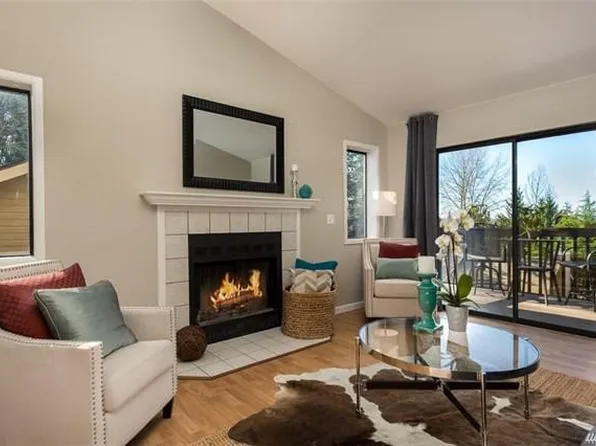412 10th St APT B301, Kirkland, WA 98033
