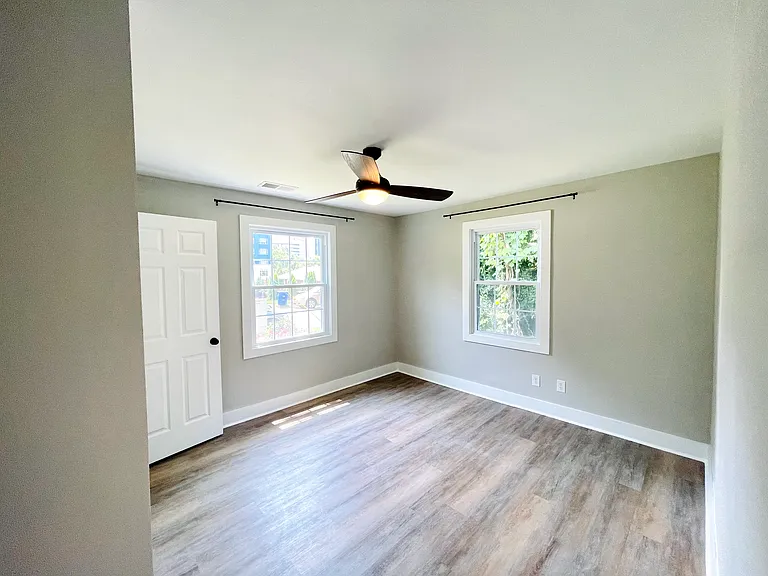 1937 Hinshaw Ave — Photo 5