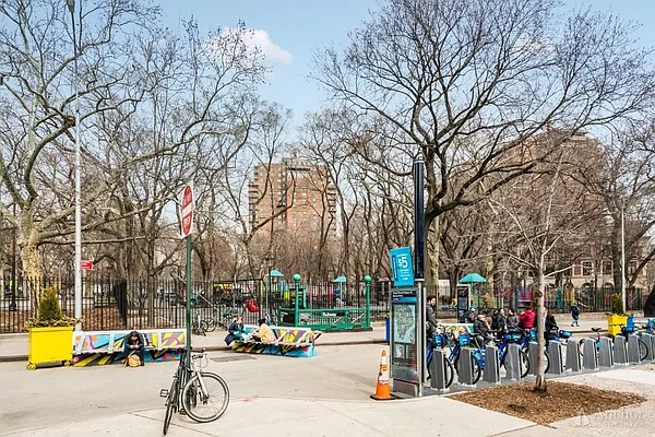 Rented by Anchor Associates | media 23