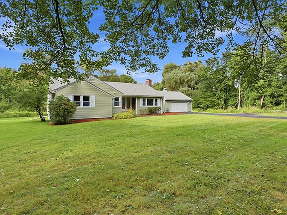 3rd image of 501 Newtown Rd