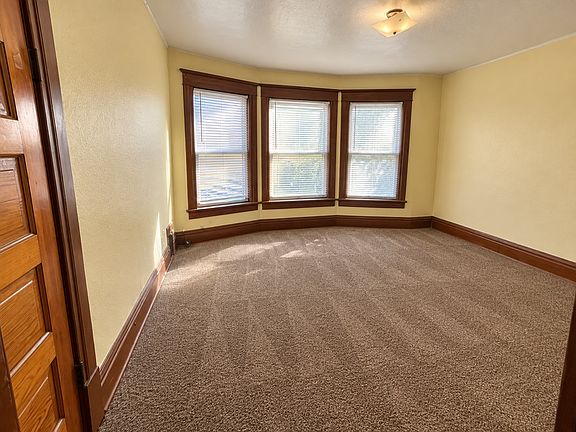 3rd image of 731 W 3rd St #733-1/2