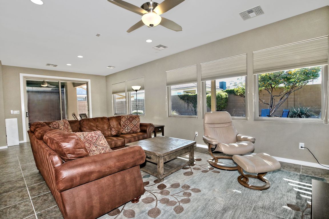 next background image