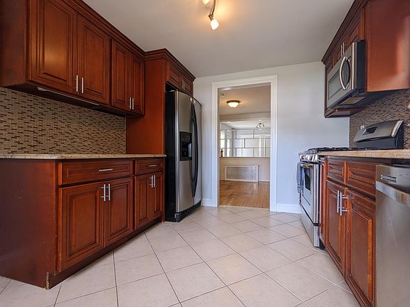 3rd image of 17 Carlson Ln
