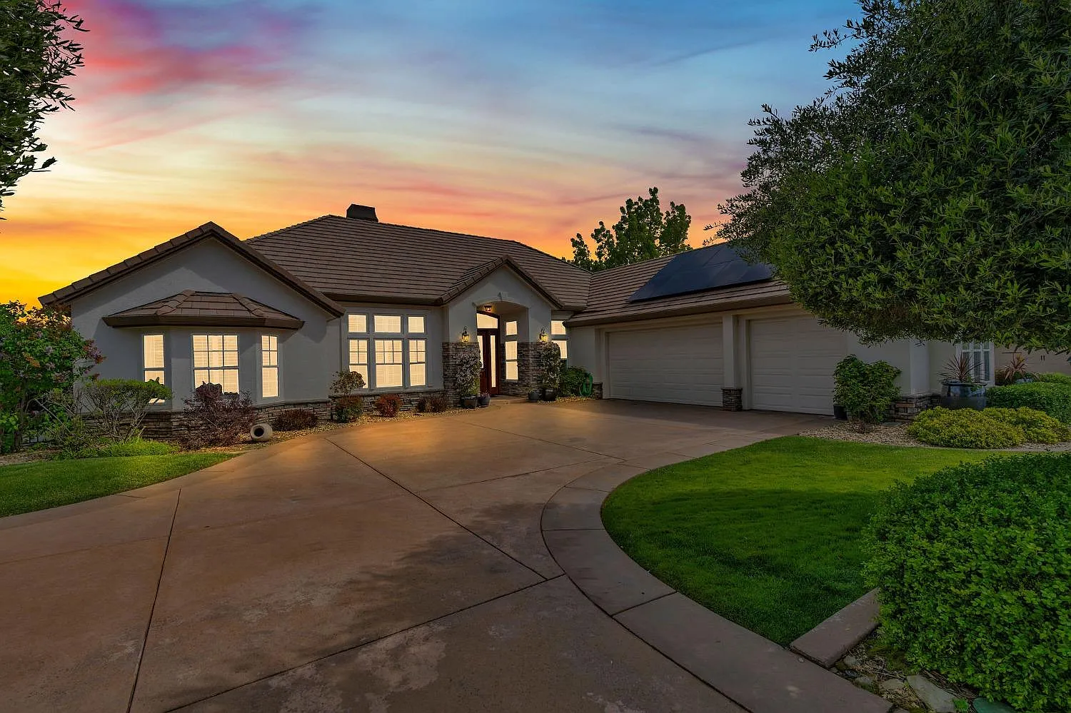 2475 Oak Creek Dr photo 1