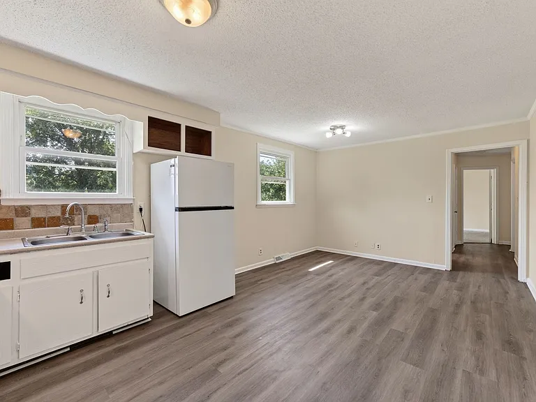 573 Waldorf Dr — Photo 11