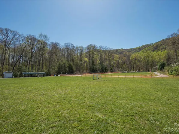 6514 Carolina Blvd, Clyde, NC 28721