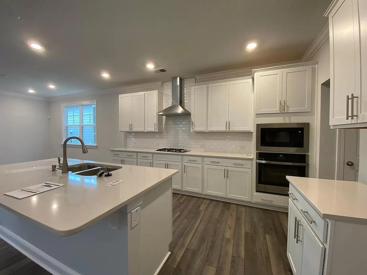 725 Cormiche Ln — Photo 3